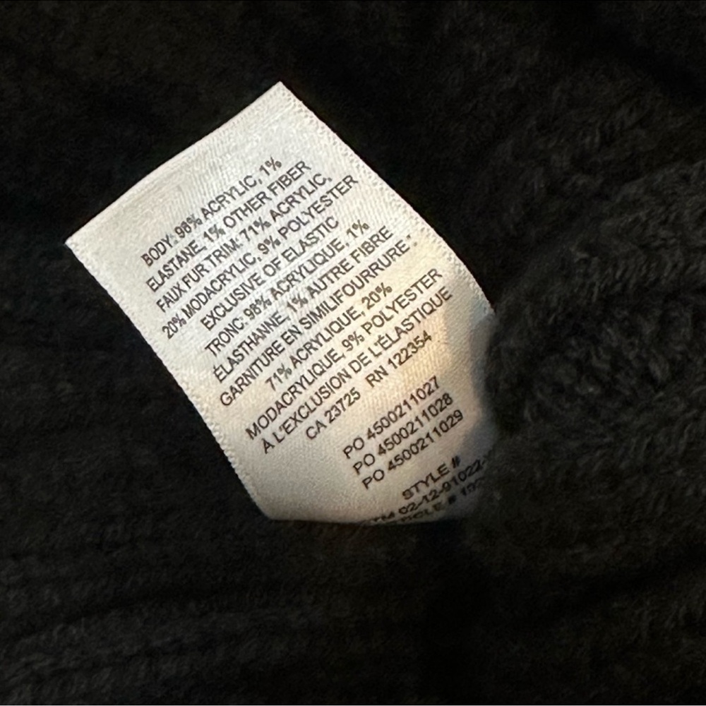 Aritzia Sunday Best Faux Fur Pom Cuffed Beanie | Black - Picture 7 of 8
